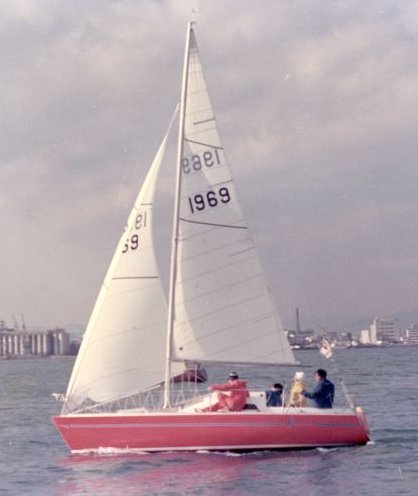 Farr 727 sailboat under sail