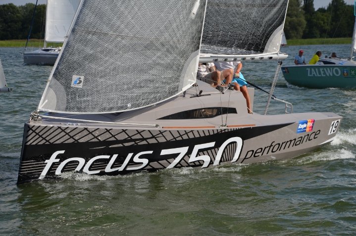 Focus 750 sailboat under sail