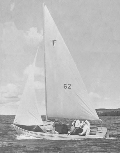 Ford 20 sailboat under sail