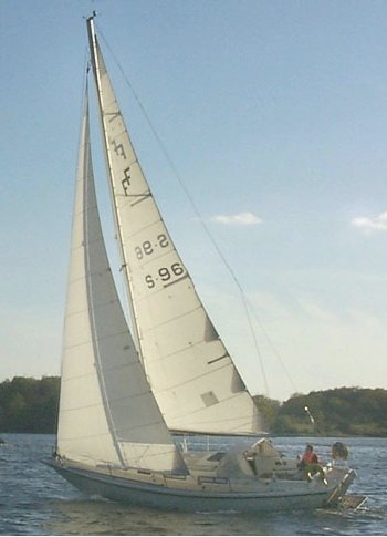 Fortissimo 33 sailboat under sail