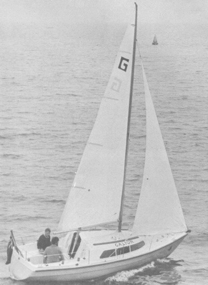 Galion 22 sailboat under sail