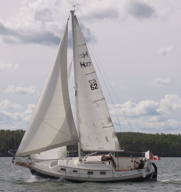 Halman horizon sailboat under sail