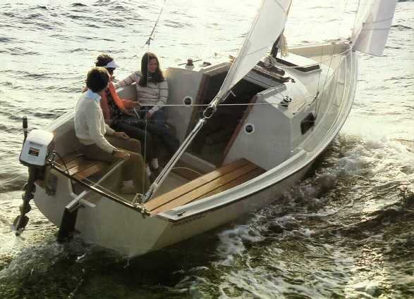 Harpoon 62 sailboat under sail