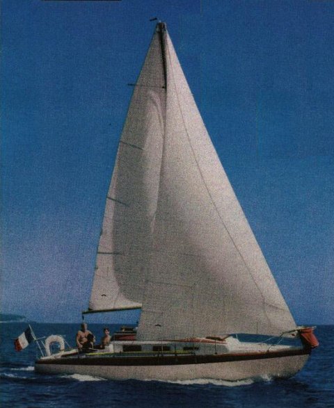Helios sailboat under sail
