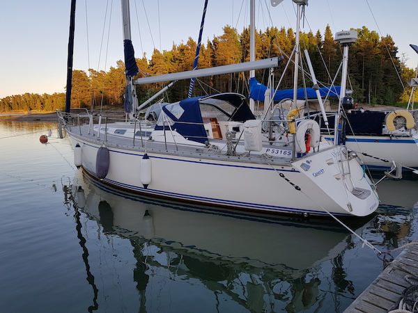 Cenit 37 sailboat under sail