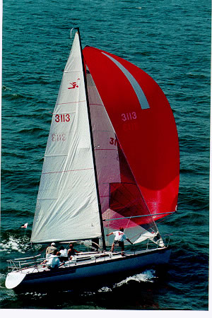 Hobie 33 sailboat under sail