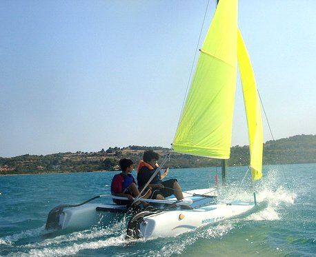 Hobie wave sailboat under sail