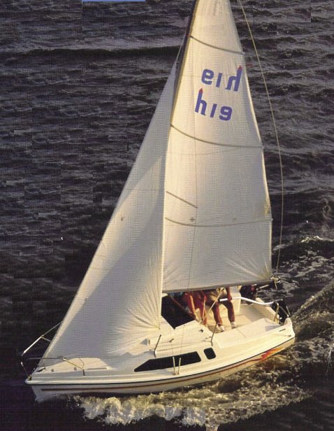 Hunter 19 2 sailboat under sail