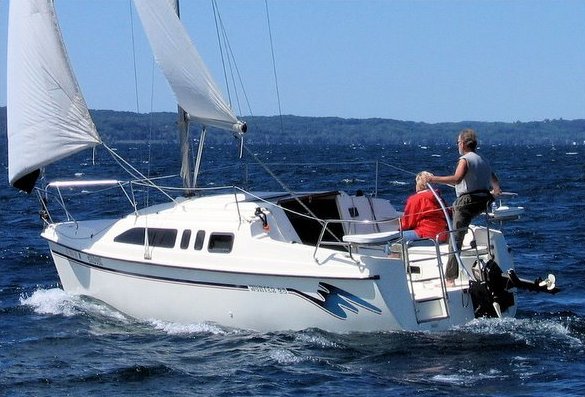 Hunter 26 sailboat under sail