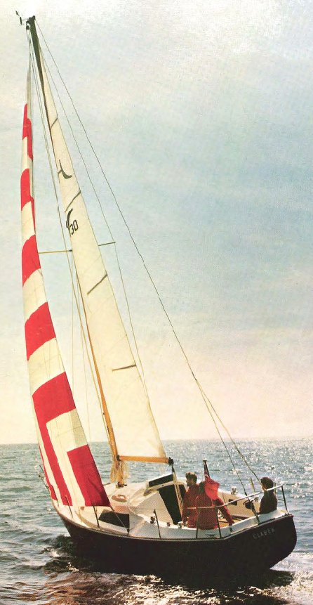 Hurley 3090 sailboat under sail