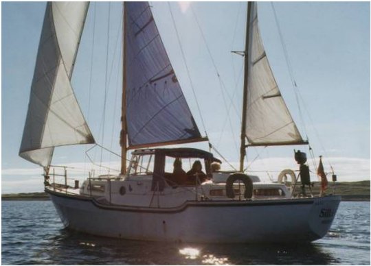Hurley 95 cc ktch sailboat under sail