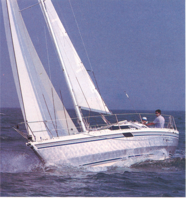 Ovni 30 sailboat under sail