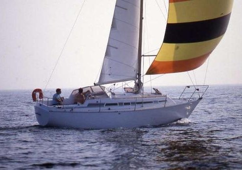Idylle 880 Beneteau sailboat under sail