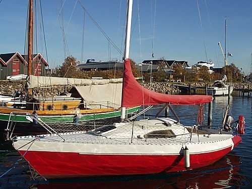 Impala 20 sailboat under sail