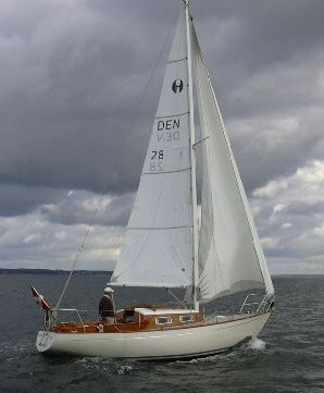 Impala 28 jensen sailboat under sail