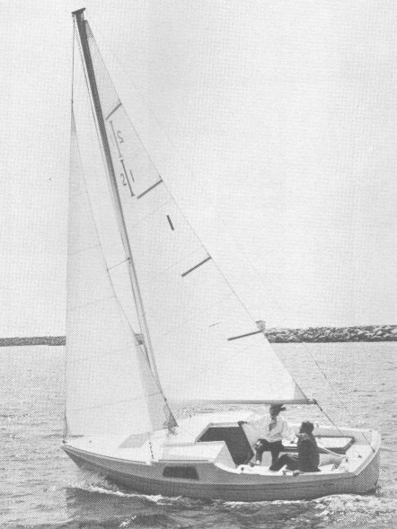 Islander 21 sailboat under sail