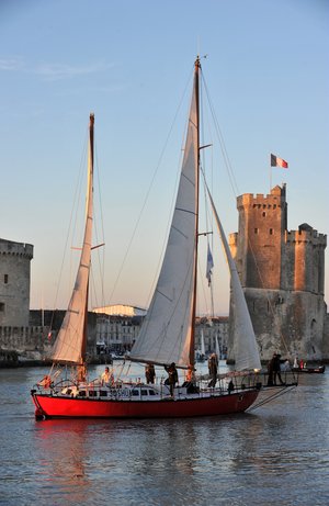 Joshua 40 sailboat under sail