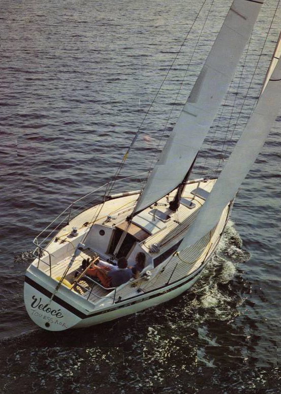 Kalik 33 sailboat under sail