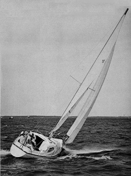 Kings cruiser 29 sailboat under sail
