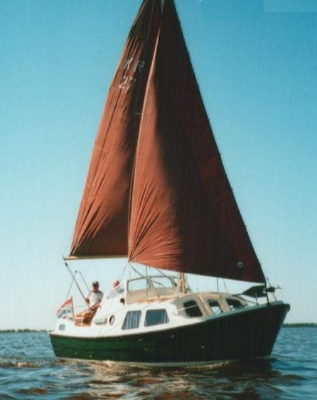 Krammer 700 sailboat under sail