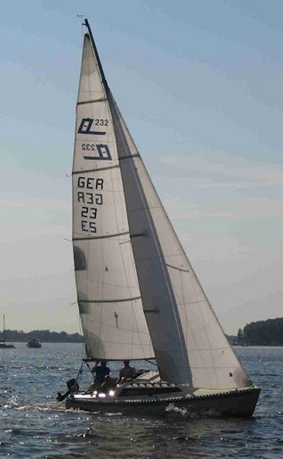 Larsen 232 sailboat under sail