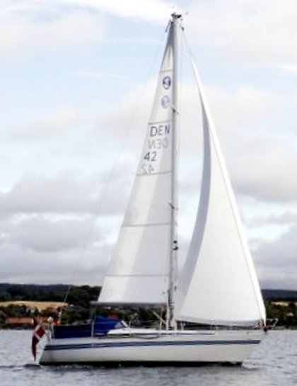 Bianca lido 30 sailboat under sail