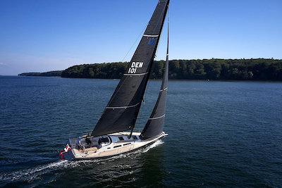 Luffe 40.04 sailboat under sail