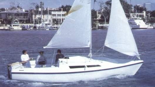 Macgregor 26d sailboat under sail