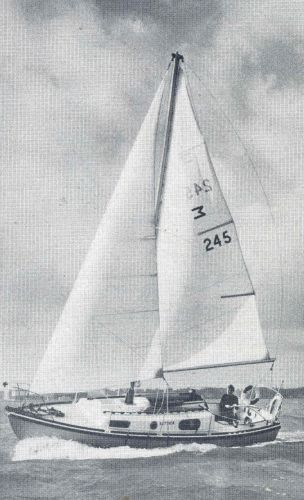 Macwester 26 sailboat under sail