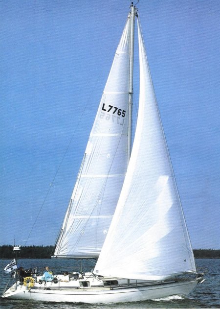 Maestro 38 sailboat under sail