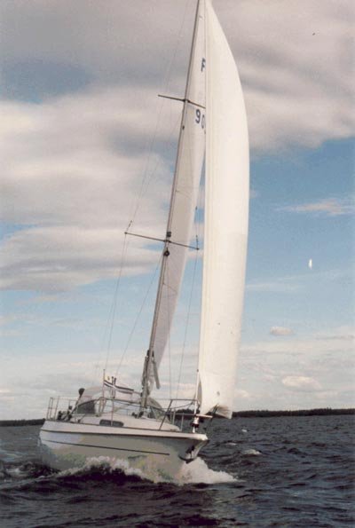 Maestro 95 sailboat under sail