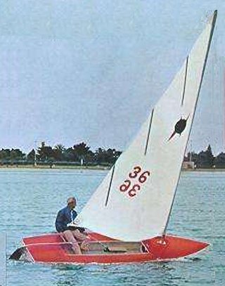 Man o war 15 chrysler sailboat under sail