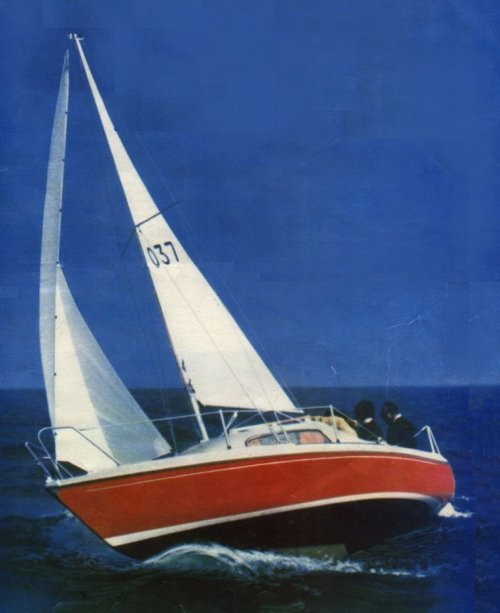 Manta 19 sailboat under sail