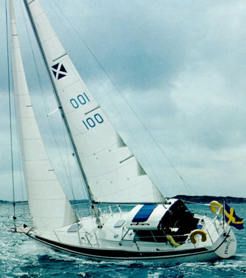 Maxi 100 sailboat under sail