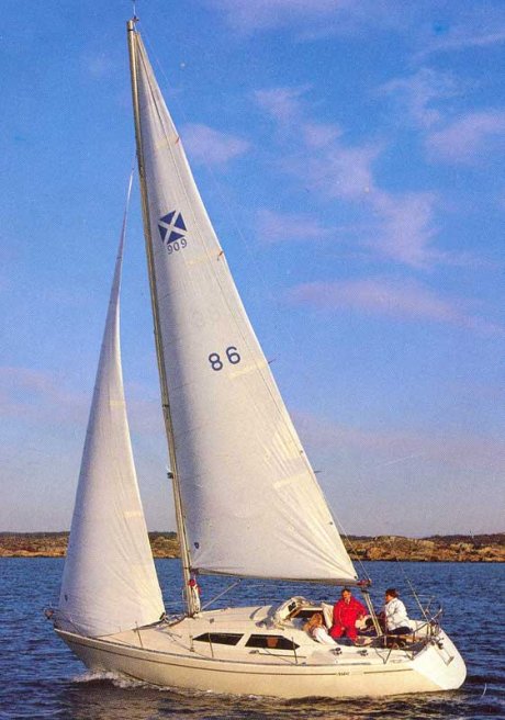 Maxi 909 sailboat under sail