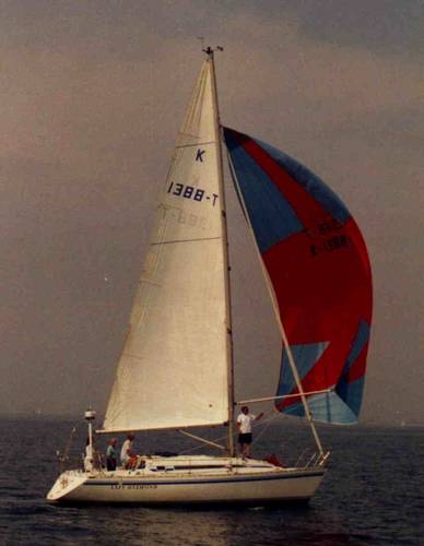 Mg 335 sailboat under sail