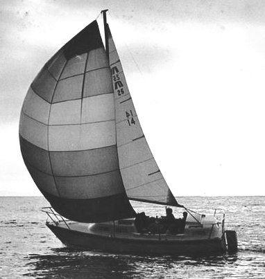 Midship 25 sailboat under sail