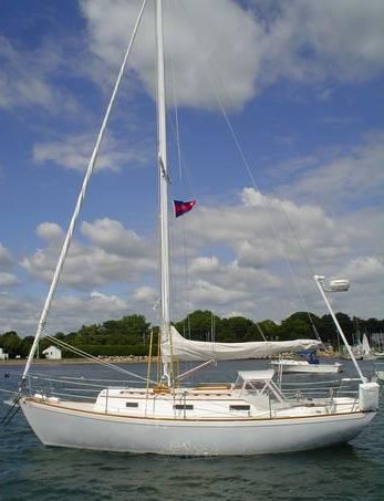 Morris 28 linda sailboat under sail