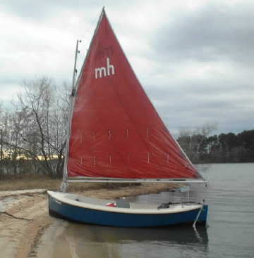 Mud hen sailboat under sail