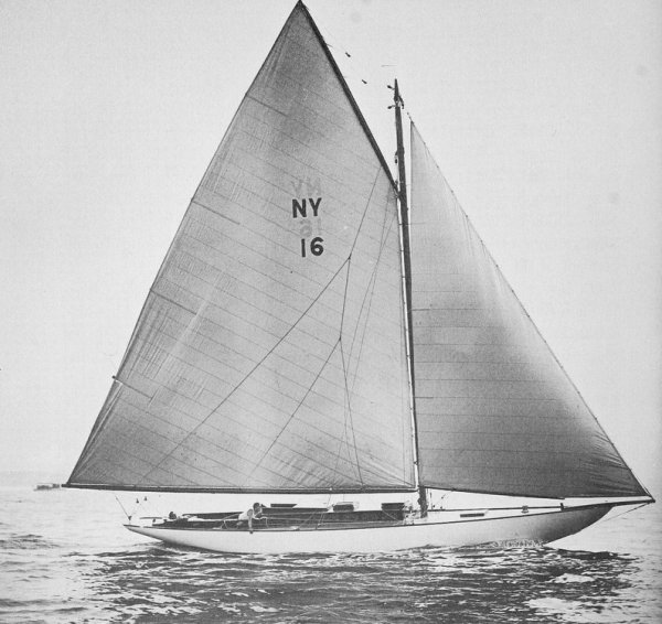 New york yacht club 30 sailboat under sail