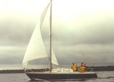 Niagara 30 sailboat under sail