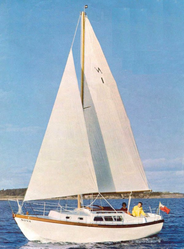 Nova 27 sailboat under sail