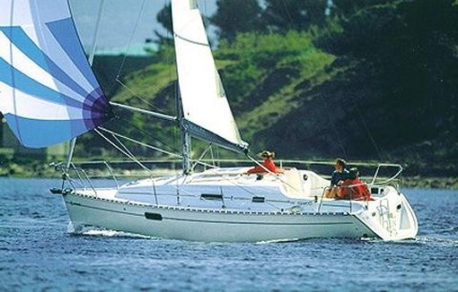 Oceanis 281 Beneteau sailboat under sail