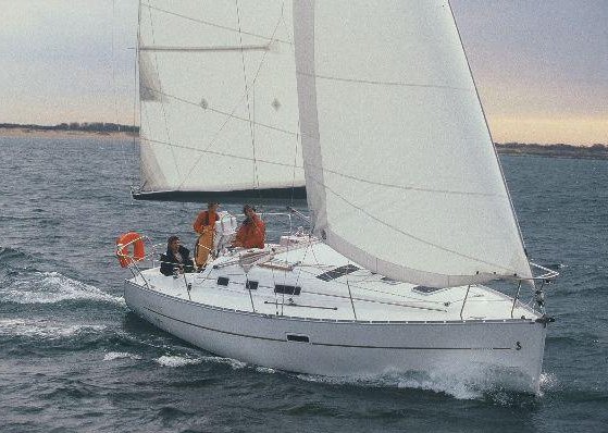 Oceanis 323 Beneteau sailboat under sail