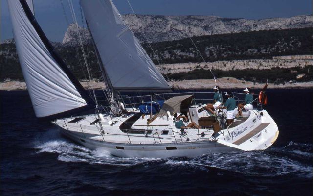 Oceanis 350 wing keel Beneteau sailboat under sail