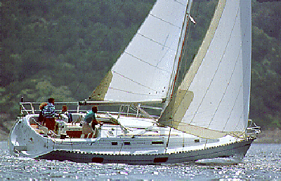 Oceanis 352 Beneteau sailboat under sail