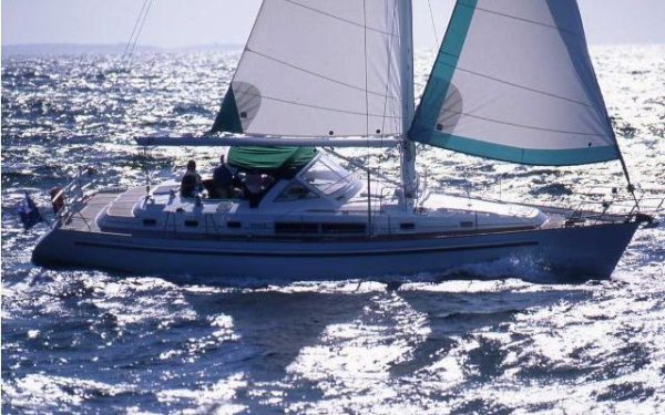 Oceanis 44 cc Beneteau sailboat under sail