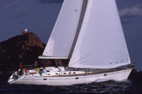 Oceanis 510 Beneteau sailboat under sail
