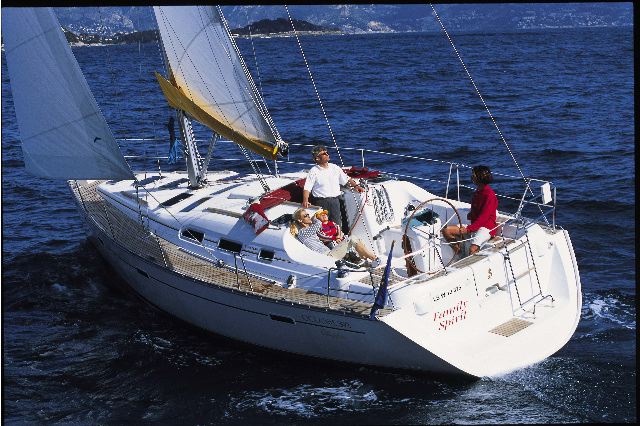 Oceanis 393 Beneteau sailboat under sail