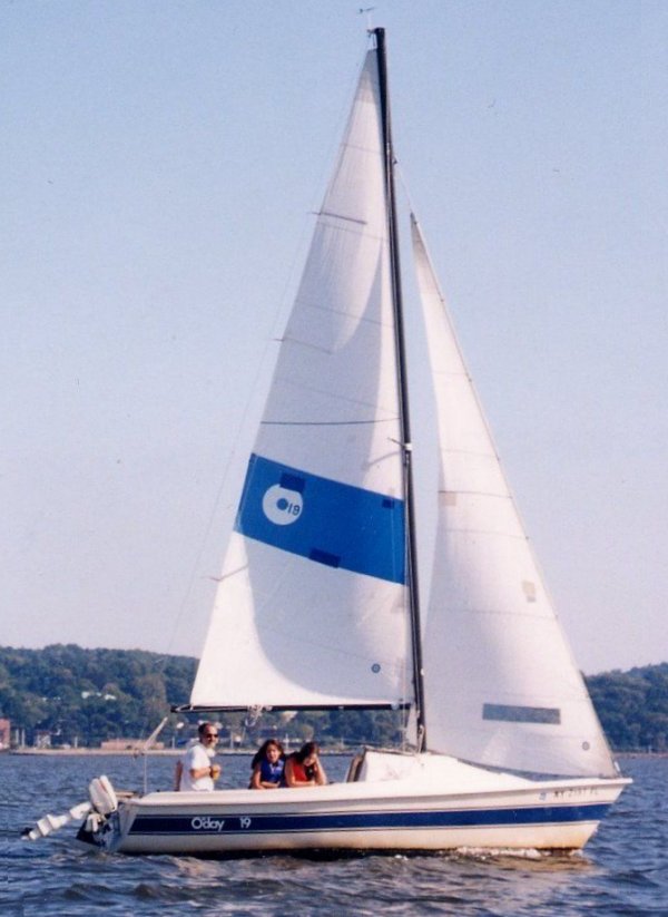O'day 19 sailboat under sail